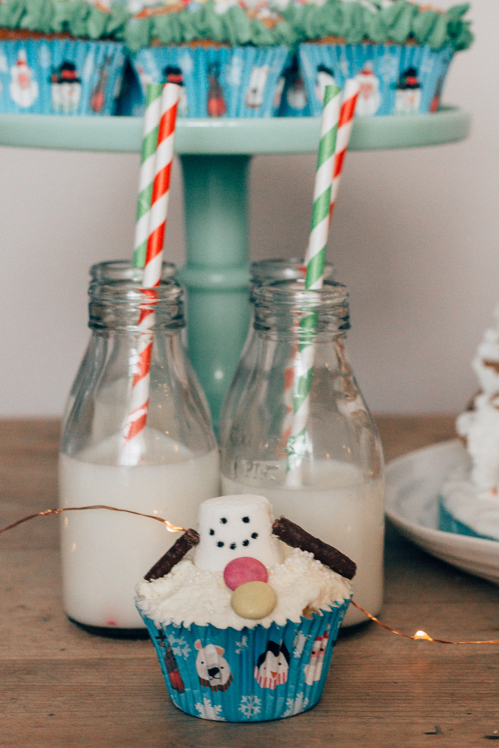Melting snowman Christmas cupcake decorating idea with marshmallow snowman, Smartie buttons and Matchmaker arms