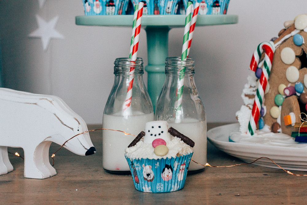 Melting snowman Christmas cupcake decorating idea with marshmallow snowman, Smartie buttons and Matchmaker arms.
