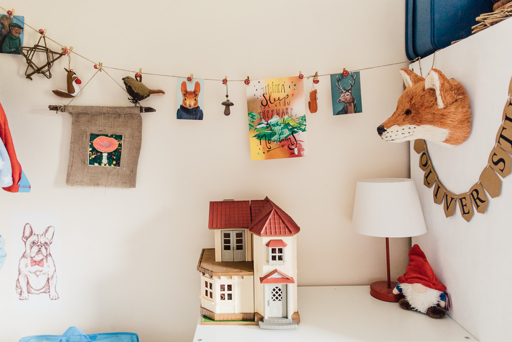 Childrens Toys | Woodland Decor | Bright toys and wall decor in a woodland inspired bedroom in a rented property with homemade decor and details.