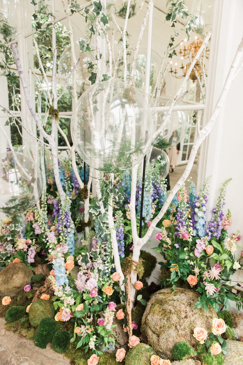 Stunning floral display | Pastel wildflower Display | Floral centrepieces | Wildflower centrepiece | Summer florals | Childrens Party | A Midsummer nights dream inspired children's birthday party with stunning floral, fairy entertainment, crafts and a picnic. Photos by Kate Nielen.