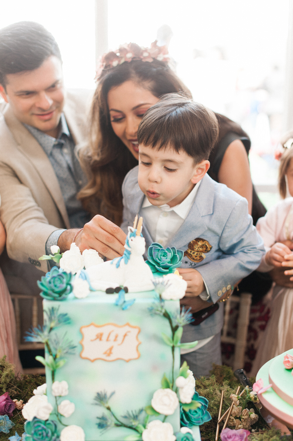 A Midsummer nights dream inspired children's birthday party with stunning floral, fairy entertainment, crafts and a picnic. Photos by Kate Nielen.