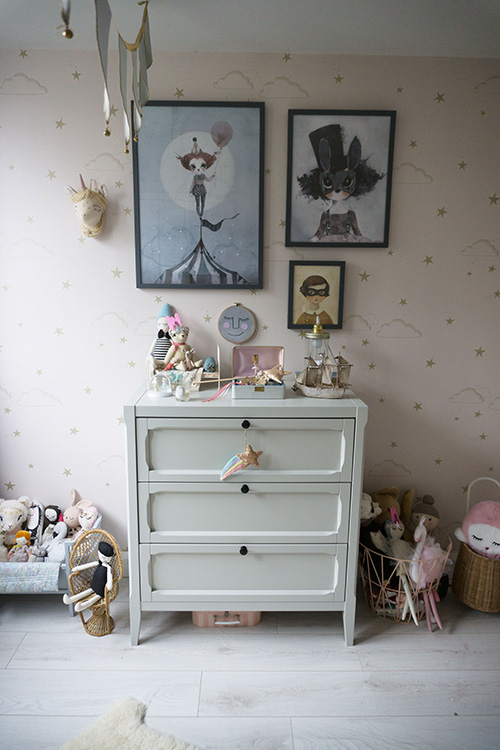 Vintage style chest of drawers in grey